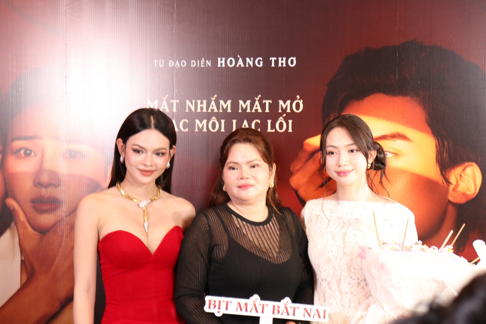 Cuối cùng thì ‘Bịt mắt bắt nai’ cũng ra mắt  - Ảnh 4. Cuối cùng thì ‘Bịt mắt bắt nai’ cũng ra mắt  - Ảnh 4.