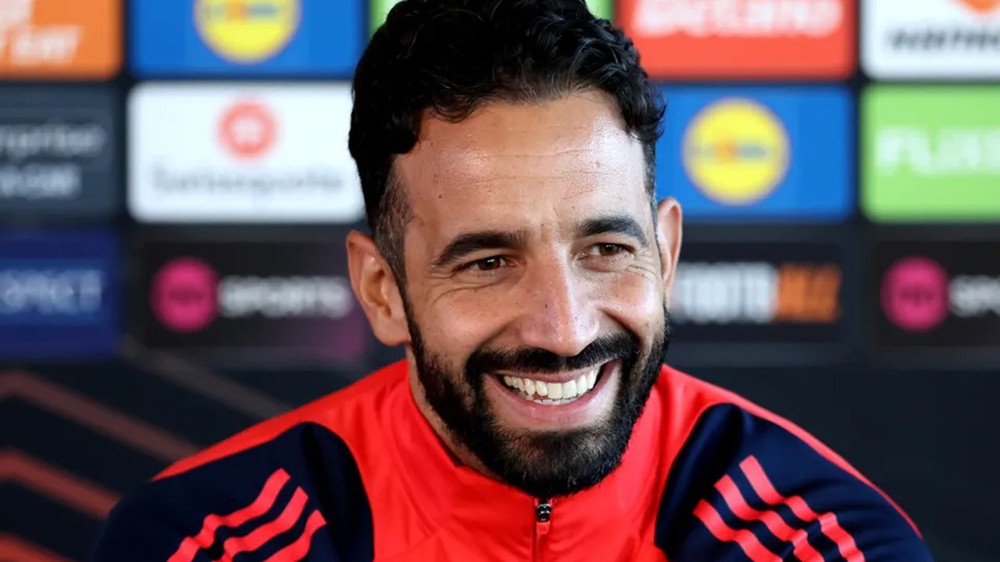 Người hâm mộ phát hiện hai ngôi sao MU học điệu nhảy ăn mừng từ chính HLV của mình  - Ảnh 2. Người hâm mộ phát hiện hai ngôi sao MU học điệu nhảy ăn mừng từ chính HLV của mình  - Ảnh 2.