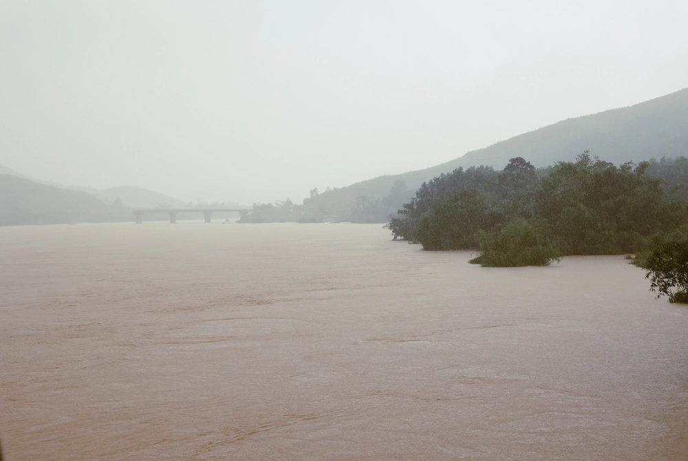 Dự báo thời tiết ngày 30/10: Bắc Bộ đón không khí lạnh, lũ trên sông Hương đang xuống - Ảnh 2. Dự báo thời tiết ngày 30/10: Bắc Bộ đón không khí lạnh, lũ trên sông Hương đang xuống - Ảnh 2.