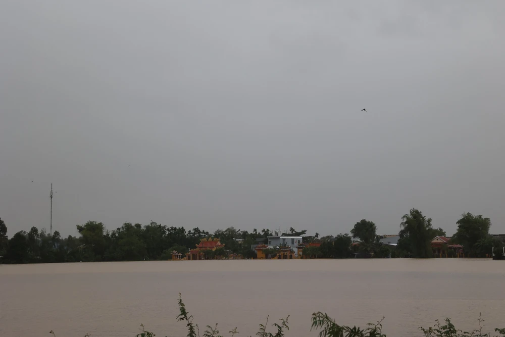 Đà Nẵng: Lắp Trạm thu - phát sóng dã chiến tại vùng bị mưa lũ cô lập  - Ảnh 1. Đà Nẵng: Lắp Trạm thu - phát sóng dã chiến tại vùng bị mưa lũ cô lập  - Ảnh 1.