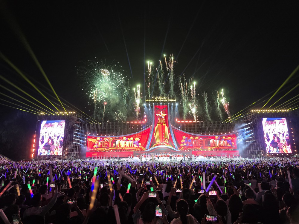 Hạ Long concert 2025 Hào khí Di sản - Bừng sáng tương lai - Ảnh 1. Hạ Long concert 2025 Hào khí Di sản - Bừng sáng tương lai - Ảnh 1.