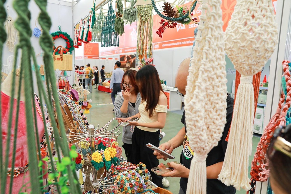 Hội chợ Mùa thu 2025: Cơ hội "vàng" cho doanh nghiệp kết nối - Ảnh 1. Hội chợ Mùa thu 2025: Cơ hội "vàng" cho doanh nghiệp kết nối - Ảnh 1.