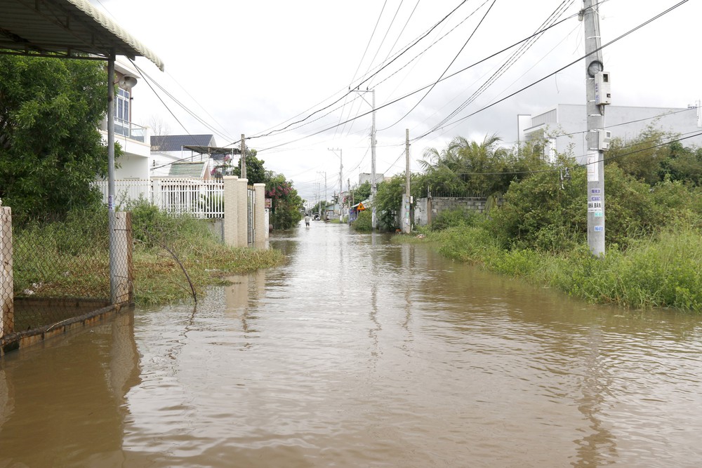 Các địa phương ven biển của tỉnh Lâm Đồng thiệt hại nặng nề do mưa lũ - Ảnh 1. Các địa phương ven biển của tỉnh Lâm Đồng thiệt hại nặng nề do mưa lũ - Ảnh 1.