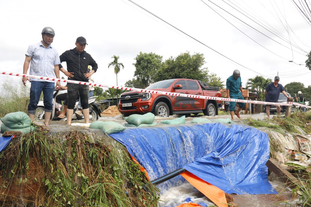 Các địa phương ven biển của tỉnh Lâm Đồng thiệt hại nặng nề do mưa lũ - Ảnh 7. Các địa phương ven biển của tỉnh Lâm Đồng thiệt hại nặng nề do mưa lũ - Ảnh 7.
