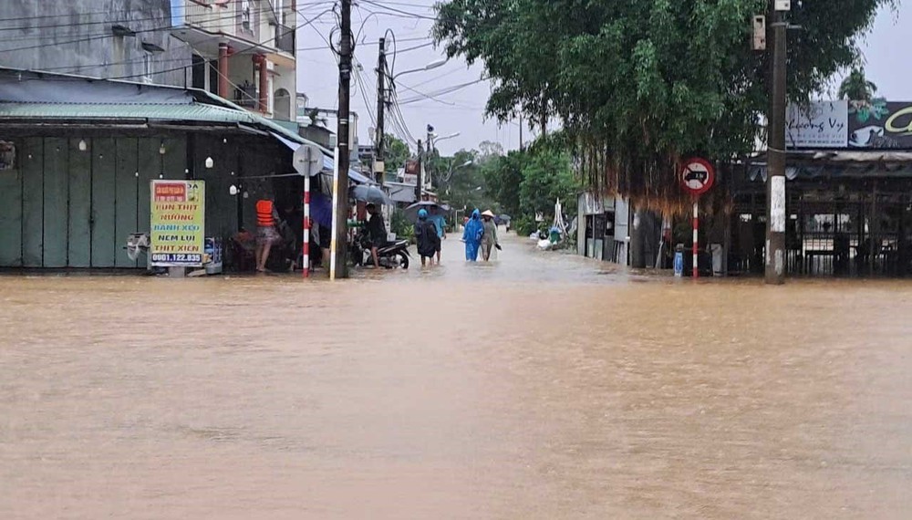 Người dân Đà Nẵng sơ tán tránh lũ  - Ảnh 5. Người dân Đà Nẵng sơ tán tránh lũ  - Ảnh 5.