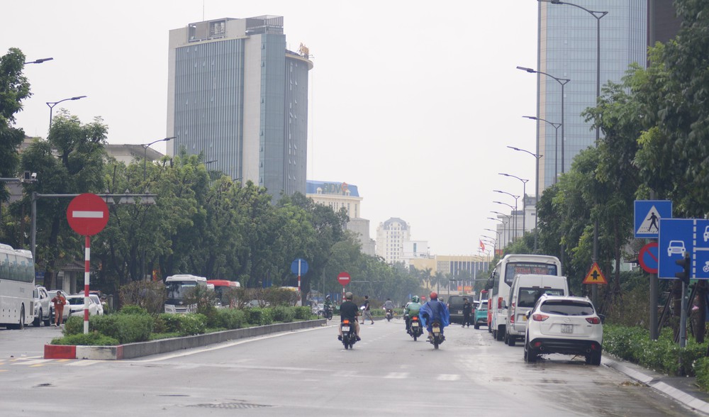 Người dân Huế khẩn trương dọn vệ sinh khi nước rút - Ảnh 3. Người dân Huế khẩn trương dọn vệ sinh khi nước rút - Ảnh 3.