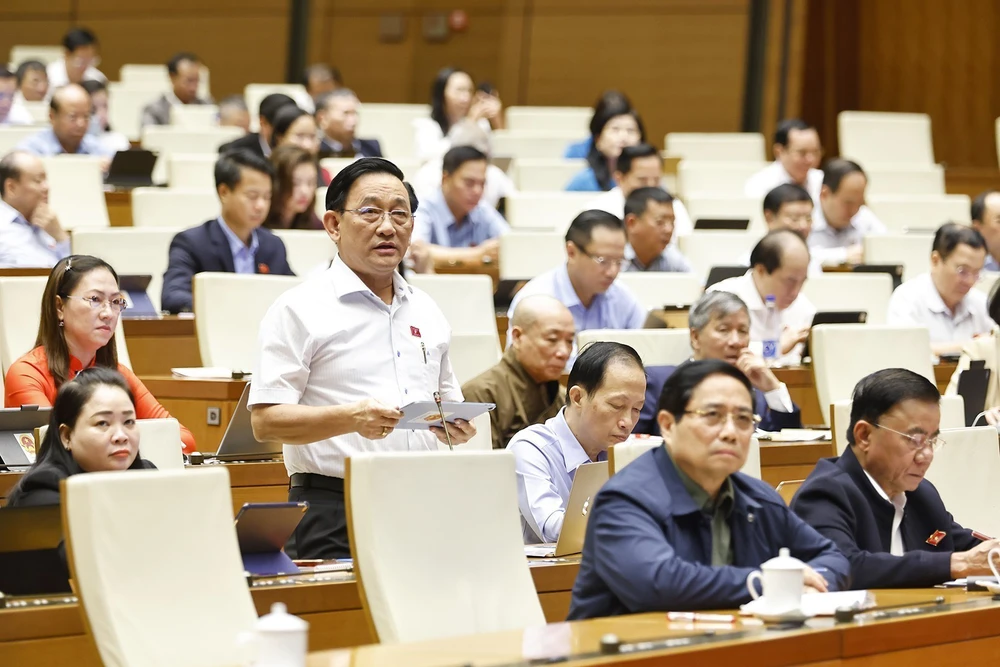 Kỳ họp thứ 10, Quốc hội khóa XV: Đề xuất cơ chế tiền lương phù hợp để công chức, viên chức yên tâm công tác - Ảnh 4. Kỳ họp thứ 10, Quốc hội khóa XV: Đề xuất cơ chế tiền lương phù hợp để công chức, viên chức yên tâm công tác - Ảnh 4.