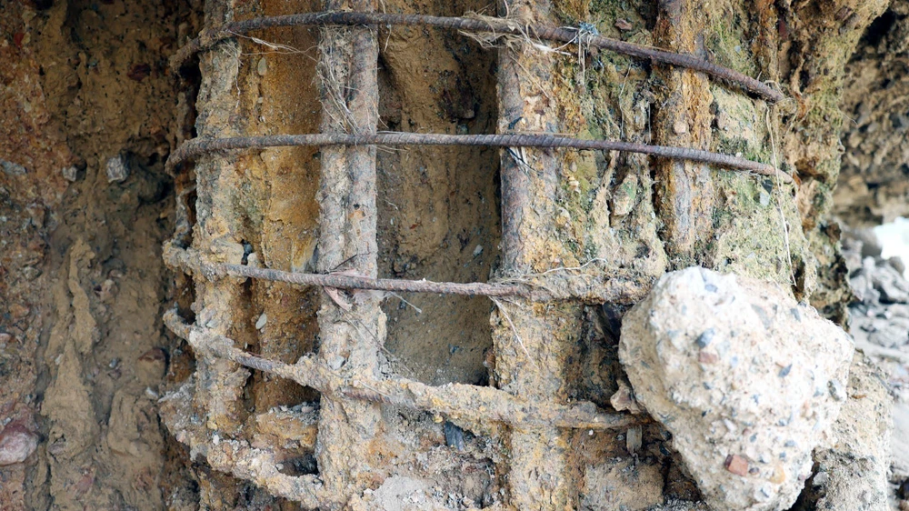 Sự cố hỏng trụ T3 cầu Sông Lô, Phú Thọ cấm toàn bộ người và phương tiện qua lại - Ảnh 7. Sự cố hỏng trụ T3 cầu Sông Lô, Phú Thọ cấm toàn bộ người và phương tiện qua lại - Ảnh 7.