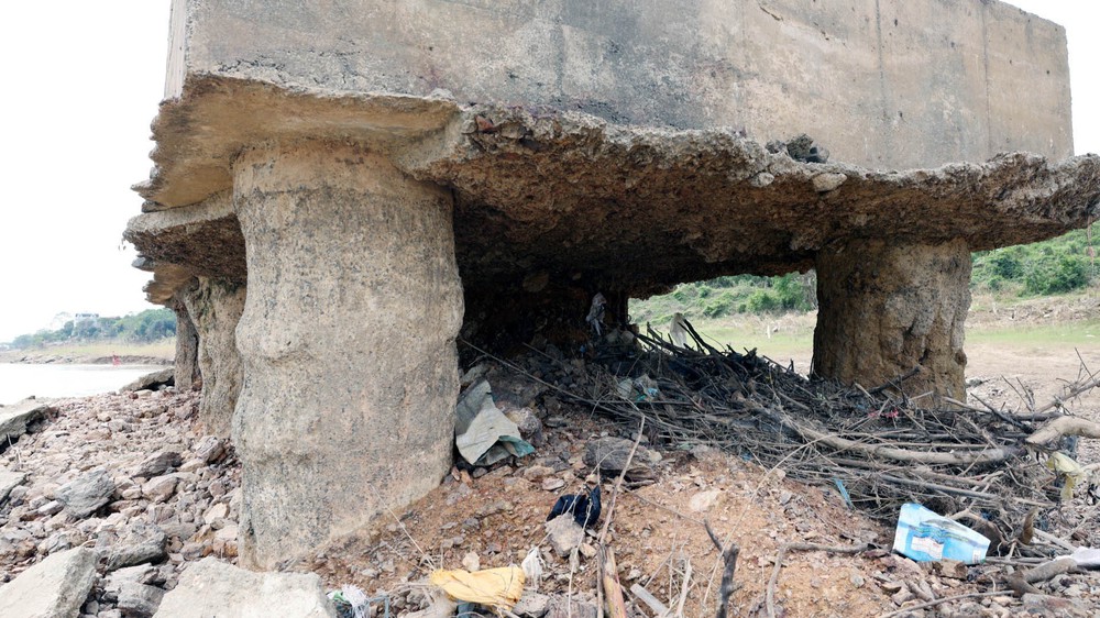 Sự cố hỏng trụ T3 cầu Sông Lô, Phú Thọ cấm toàn bộ người và phương tiện qua lại - Ảnh 5. Sự cố hỏng trụ T3 cầu Sông Lô, Phú Thọ cấm toàn bộ người và phương tiện qua lại - Ảnh 5.