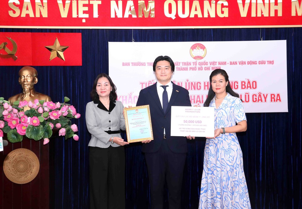 Thành phố Hồ Chí Minh tiếp nhận hơn 180 tỷ đồng ủng hộ đồng bào bị thiệt hại bởi thiên tai - Ảnh 1. Thành phố Hồ Chí Minh tiếp nhận hơn 180 tỷ đồng ủng hộ đồng bào bị thiệt hại bởi thiên tai - Ảnh 1.