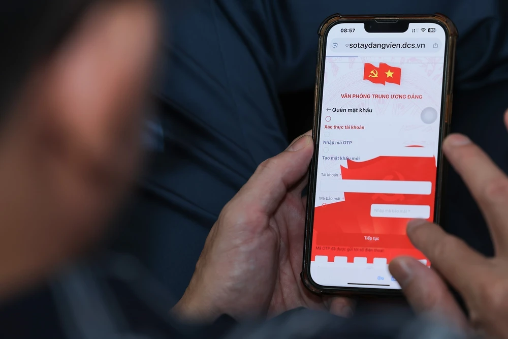 Tập huấn ứng dụng Sổ tay đảng viên điện tử trong toàn Đảng - Ảnh 4. Tập huấn ứng dụng Sổ tay đảng viên điện tử trong toàn Đảng - Ảnh 4.