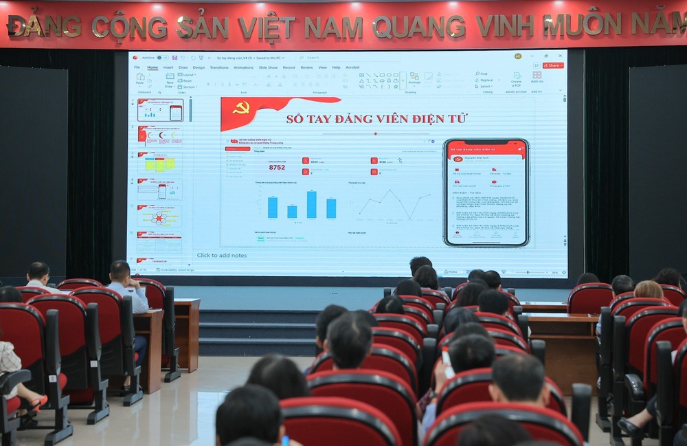 Tập huấn ứng dụng Sổ tay đảng viên điện tử trong toàn Đảng - Ảnh 2. Tập huấn ứng dụng Sổ tay đảng viên điện tử trong toàn Đảng - Ảnh 2.
