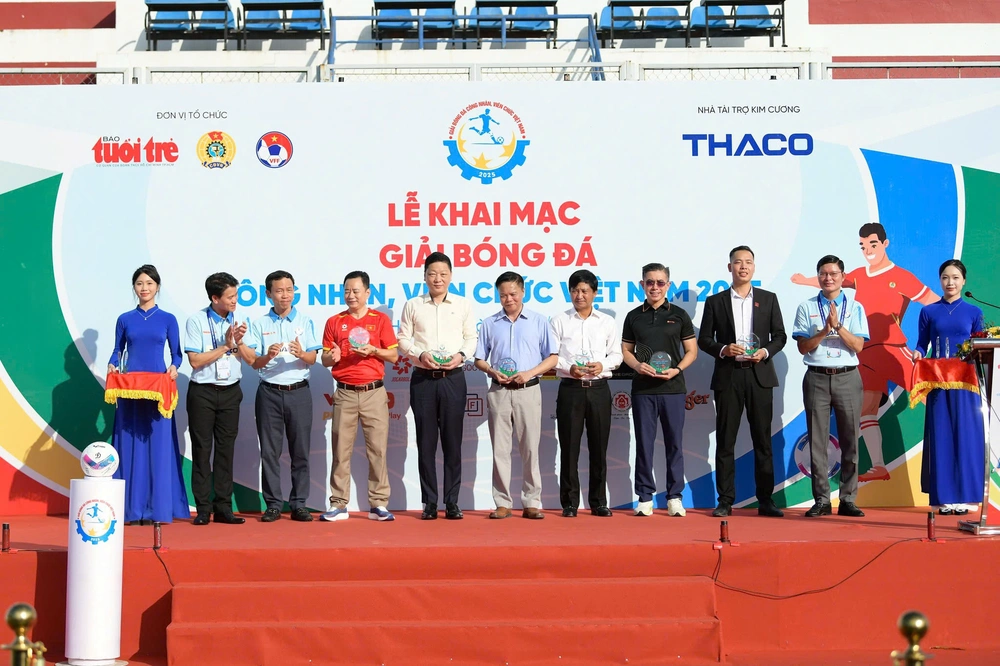 Khai mạc Giải bóng đá công nhân, viên chức Việt Nam 2025 - Ảnh 1.
