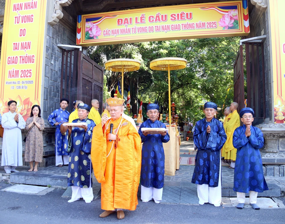 Đại lễ cầu siêu các nạn nhân tử vong do tai nạn giao thông: Tưởng nhớ người đi – Vì người ở lại - Ảnh 1.