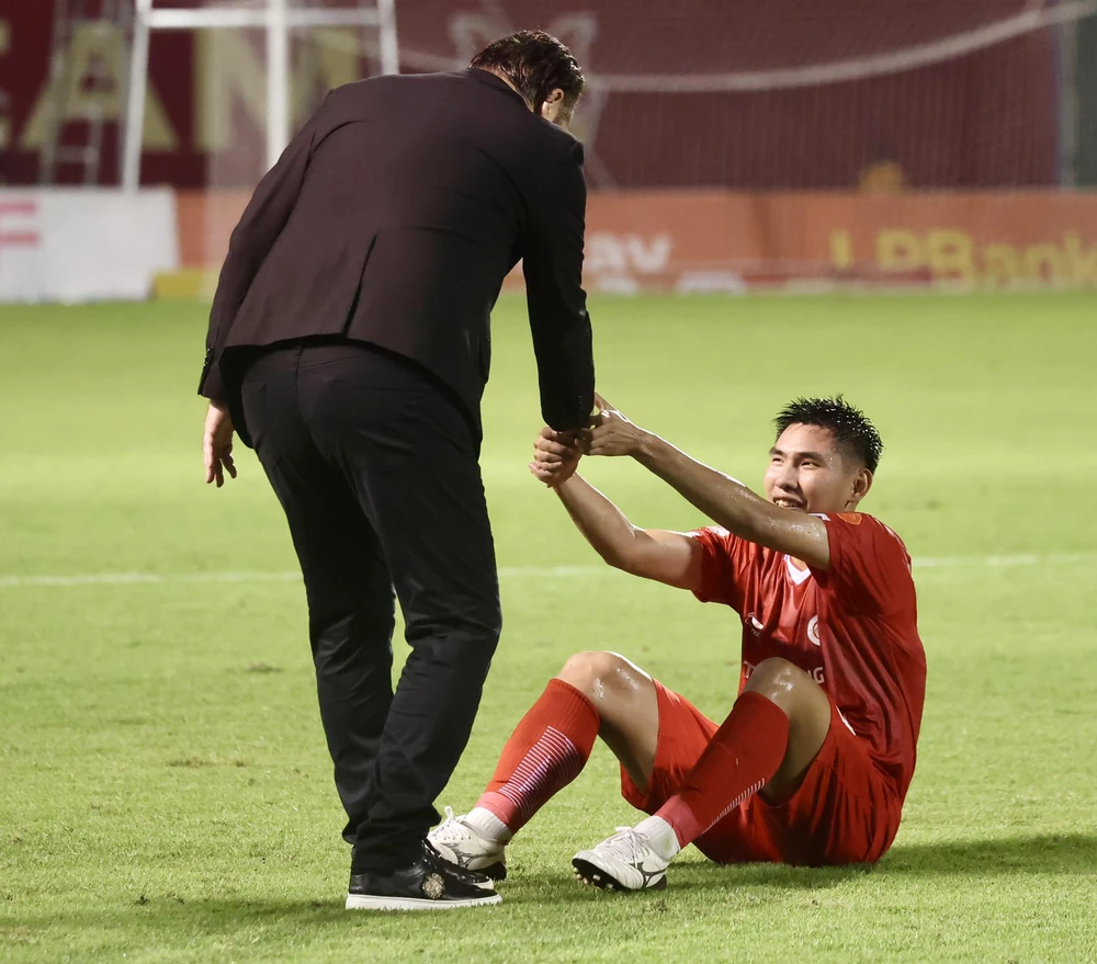 HLV Kim Sang Sik gọi, Vua phá lưới U23 Đông Nam Á lập tức trả lời  - Ảnh 3.