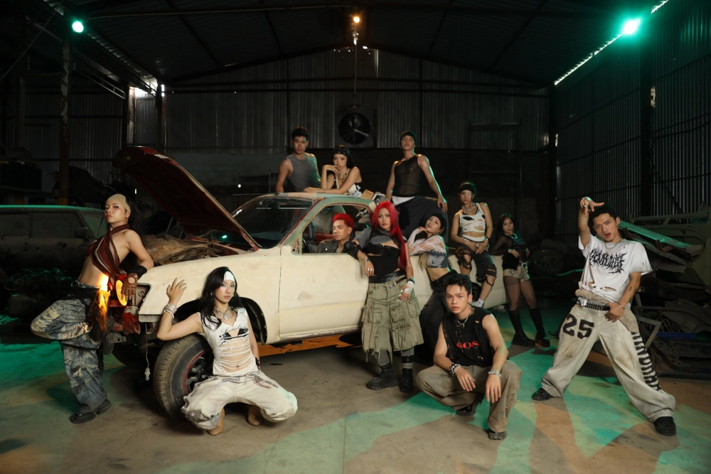 Tân binh CHLOÉ tung MV ‘BACK 2 U’ kết hợp với producer Pixel Neko - Ảnh 2. Tân binh CHLOÉ tung MV ‘BACK 2 U’ kết hợp với producer Pixel Neko - Ảnh 2.