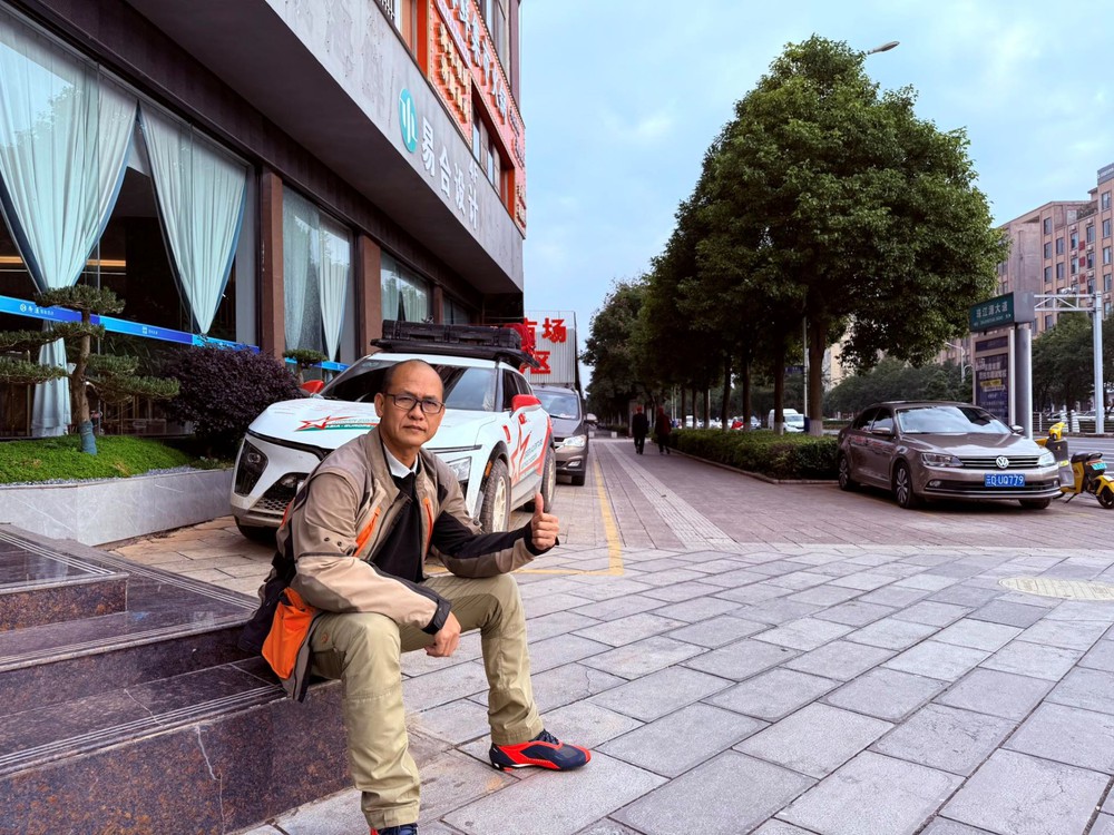 Chủ xe VinFast VF 7 lên đường &quot;độc hành&quot; xuyên lục địa, vượt 50.000 km từ Hà Nội đến châu Phi - Ảnh 2.