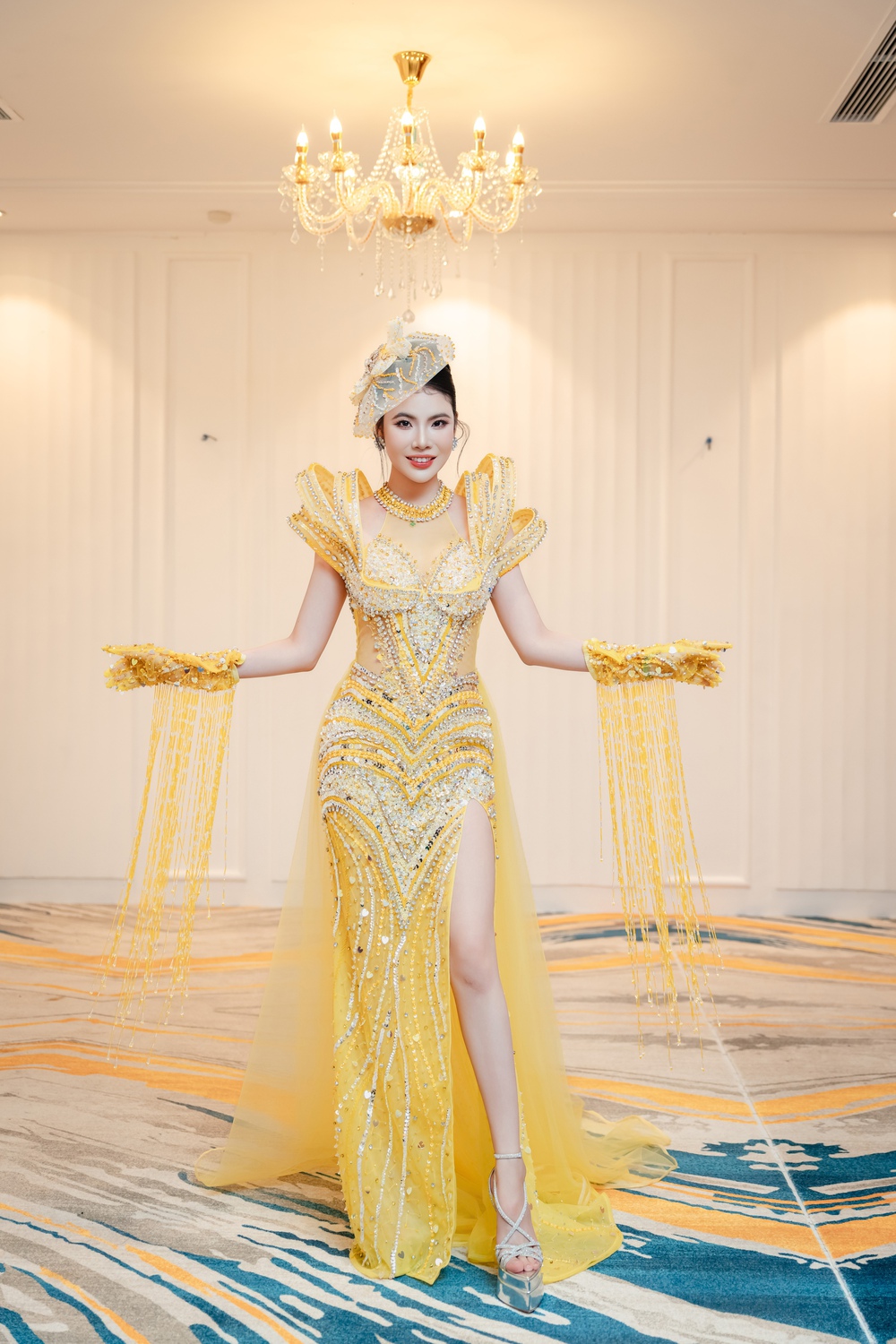 Á hậu Kim Khoẻ diện hai thiết kế đặc biệt của NTK Tommy Nguyễn - Ảnh 2.