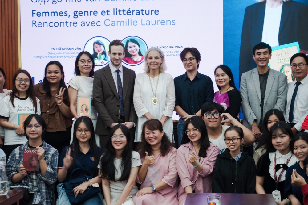 Nhà văn Camille Laurens: Tiếng nói nữ quyền và nhịp cầu văn học Pháp - Việt - Ảnh 1. Nhà văn Camille Laurens: Tiếng nói nữ quyền và nhịp cầu văn học Pháp - Việt - Ảnh 1.