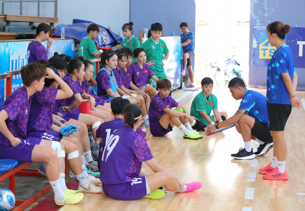 Futsal nữ Việt Nam sớm tập trung cho nhiệm vụ giành HCV SEA Games 33 - Ảnh 1.