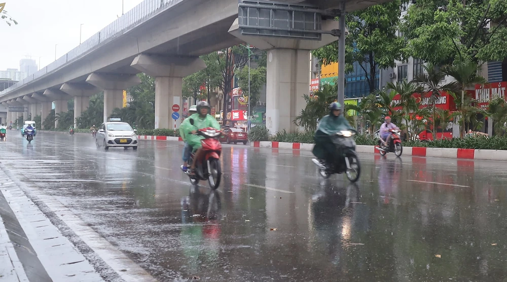 Thời tiết ngày 31/10: Không khí lạnh liên tục được tăng cường, lũ trên sông Gianh (Quảng Trị) đang lên - Ảnh 1. Thời tiết ngày 31/10: Không khí lạnh liên tục được tăng cường, lũ trên sông Gianh (Quảng Trị) đang lên - Ảnh 1.