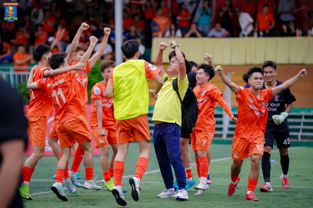 FPT Polytechnic Hà Nội đăng quang ngôi vô địch Giải bóng Thiên Khôi Group 2025 - Ảnh 2. FPT Polytechnic Hà Nội đăng quang ngôi vô địch Giải bóng Thiên Khôi Group 2025 - Ảnh 2.