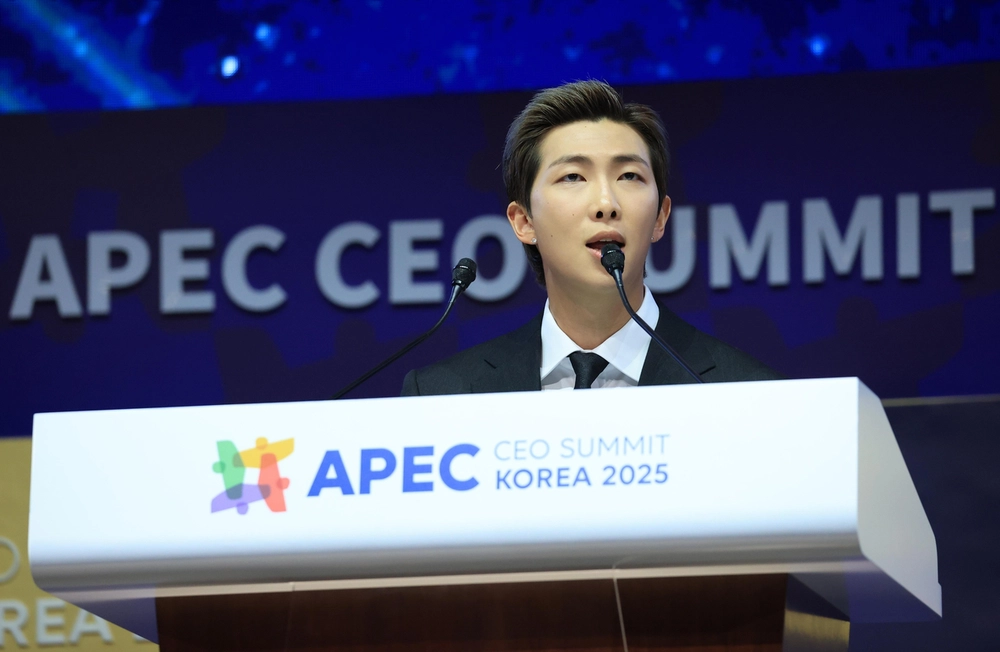 RM BTS phát biểu tại diễn đàn CEO APEC 2025: Kêu gọi các nhà lãnh đạo thế giới ủng hộ tính sáng tạo - Ảnh 1.