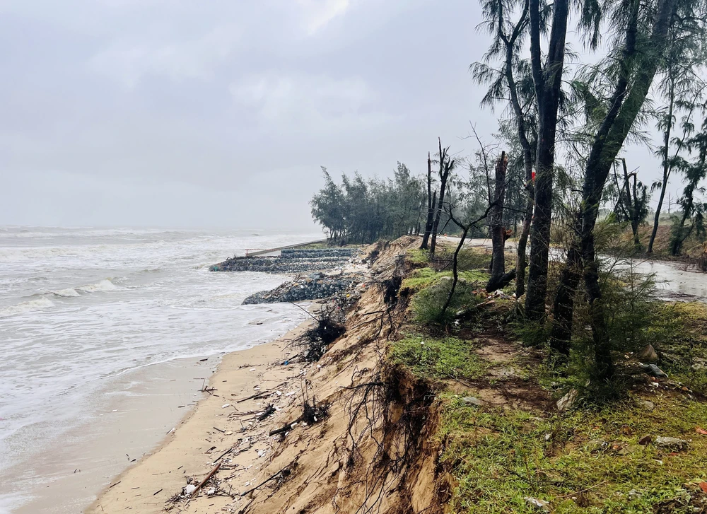 Thời tiết ngày 31/10: Không khí lạnh liên tục được tăng cường, lũ trên sông Gianh (Quảng Trị) đang lên - Ảnh 3. Thời tiết ngày 31/10: Không khí lạnh liên tục được tăng cường, lũ trên sông Gianh (Quảng Trị) đang lên - Ảnh 3.