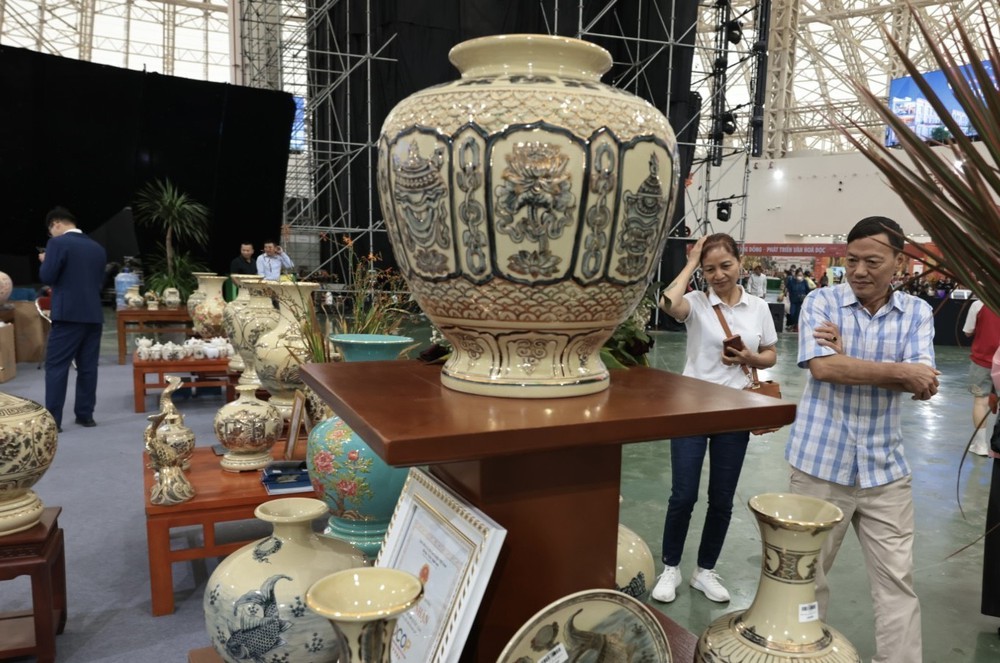 Đề xuất không bắn pháo hoa tại Lễ bế mạc Hội chợ mùa Thu 2025 - Ảnh 1. Đề xuất không bắn pháo hoa tại Lễ bế mạc Hội chợ mùa Thu 2025 - Ảnh 1.