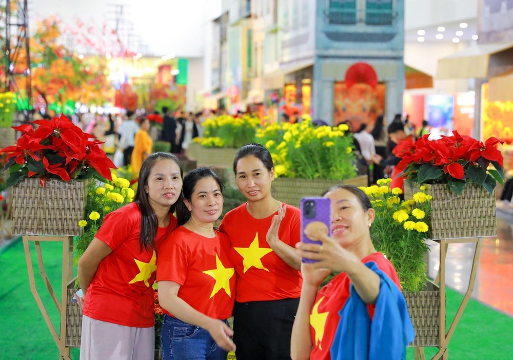 'Tinh hoa thu Hà Nội' - điểm sáng tại Hội chợ Mùa Thu 2025 - Ảnh 2. 'Tinh hoa thu Hà Nội' - điểm sáng tại Hội chợ Mùa Thu 2025 - Ảnh 2.