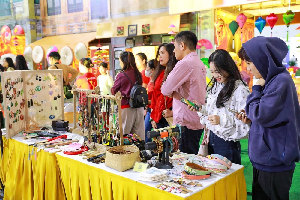'Tinh hoa thu Hà Nội' - điểm sáng tại Hội chợ Mùa Thu 2025 - Ảnh 6. 'Tinh hoa thu Hà Nội' - điểm sáng tại Hội chợ Mùa Thu 2025 - Ảnh 6.