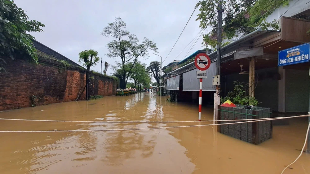 Lũ trên các sông ở Huế xuống dần - Ảnh 5.