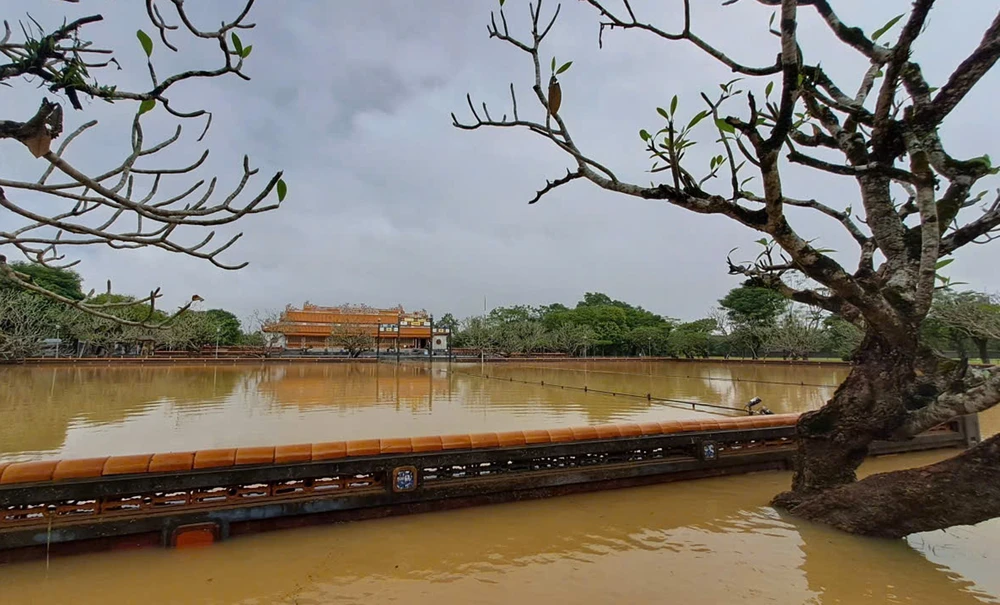 Lũ trên các sông ở Huế xuống dần - Ảnh 2.