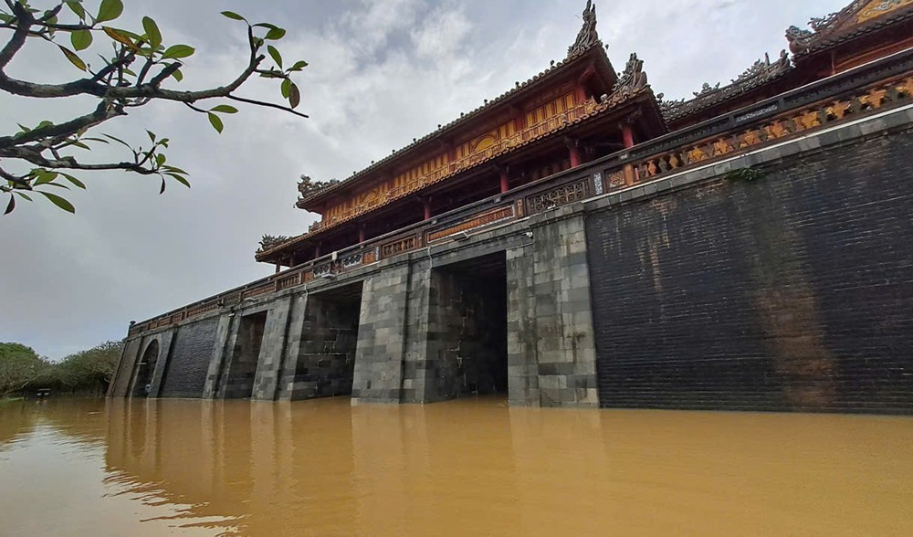 Huế khẩn trương tìm kiếm 6 người mất tích do mưa lũ - Ảnh 1. Huế khẩn trương tìm kiếm 6 người mất tích do mưa lũ - Ảnh 1.