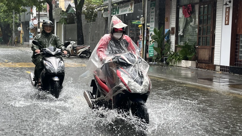 Từ đêm nay đến 2/11, từ Nghệ An đến Quảng Trị có khả năng xuất hiện 1 đợt lũ - Ảnh 2. Từ đêm nay đến 2/11, từ Nghệ An đến Quảng Trị có khả năng xuất hiện 1 đợt lũ - Ảnh 2.