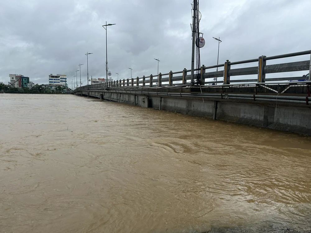 Thời tiết ngày 31/10: Không khí lạnh liên tục được tăng cường, lũ trên sông Gianh (Quảng Trị) đang lên - Ảnh 2. Thời tiết ngày 31/10: Không khí lạnh liên tục được tăng cường, lũ trên sông Gianh (Quảng Trị) đang lên - Ảnh 2.
