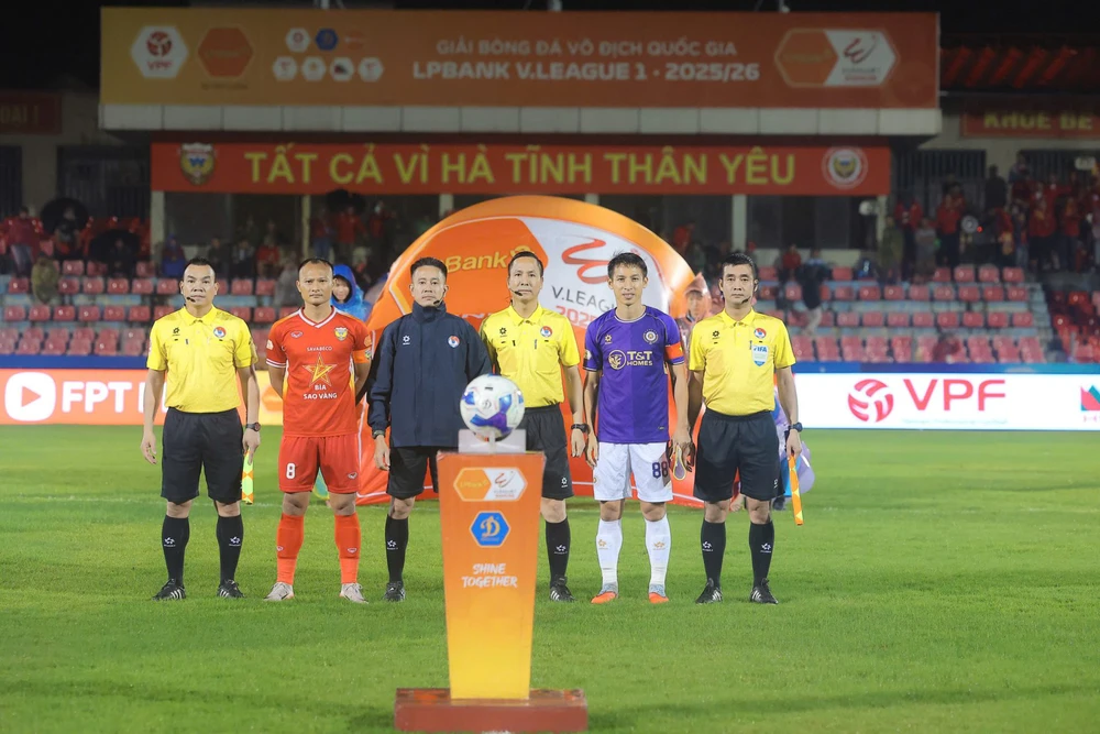 Tin nóng bóng đá Việt Nam hôm nay 1/11: Đội tuyển Việt Nam tăng tốc chuẩn bị cho SEA Games 33; Đình Bắc hạnh phúc khi CAHN giành chiến thắng - Ảnh 3.