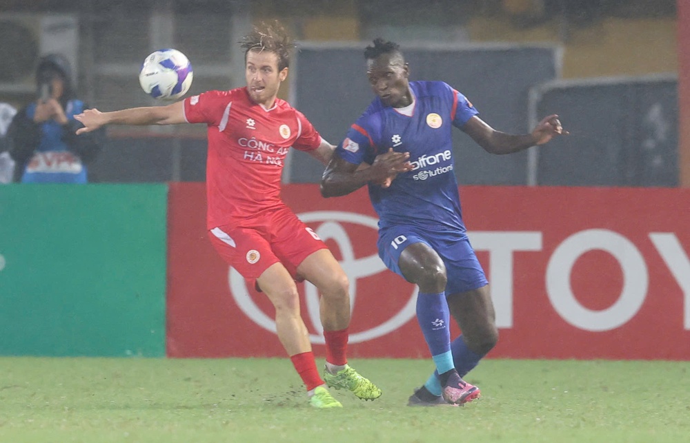 HLV Polking tiết lộ lý do xoay tua đội hình CAHN - Ảnh 2.