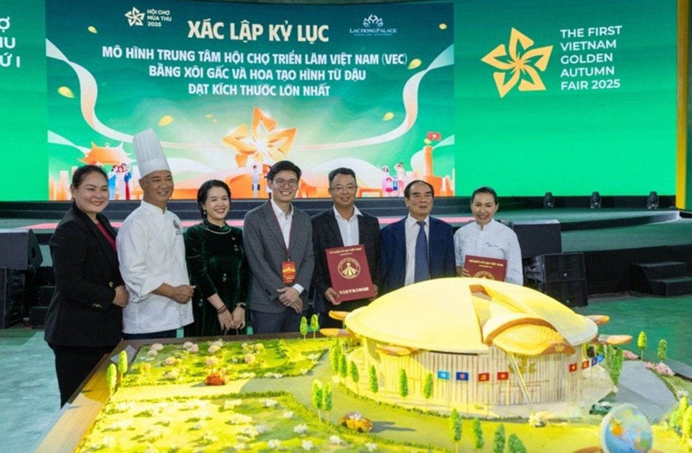 Chiêm ngưỡng tranh xôi hoa đậu kỷ lục: Khi hạt nếp hóa thành kiến trúc - Ảnh 2. Chiêm ngưỡng tranh xôi hoa đậu kỷ lục: Khi hạt nếp hóa thành kiến trúc - Ảnh 2.