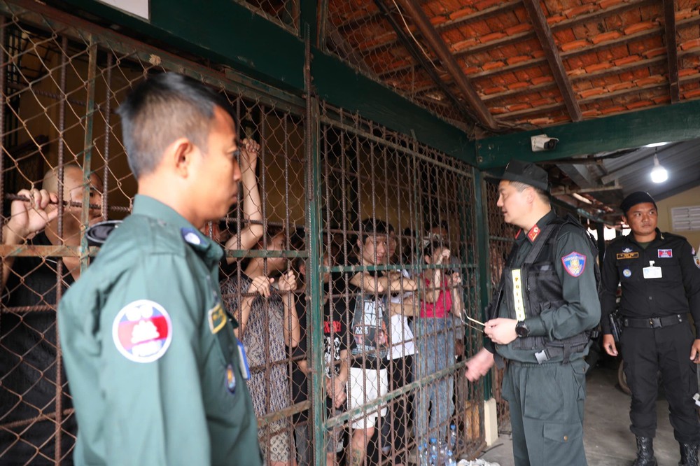 Điều tra, xác minh tổ chức tội phạm lừa đảo tại tỉnh Kampot, Vương quốc Campuchia - Ảnh 2. Điều tra, xác minh tổ chức tội phạm lừa đảo tại tỉnh Kampot, Vương quốc Campuchia - Ảnh 2.