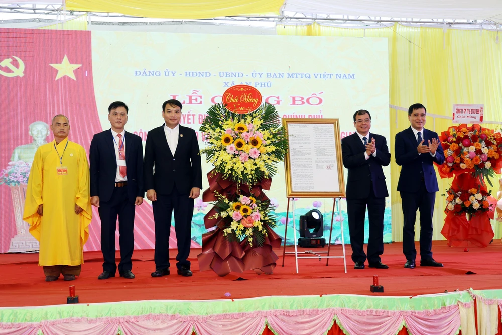 Hải Phòng công bố Quyết định công nhận Mộc bản chùa Trăm Gian là Bảo vật quốc gia - Ảnh 1. Hải Phòng công bố Quyết định công nhận Mộc bản chùa Trăm Gian là Bảo vật quốc gia - Ảnh 1.