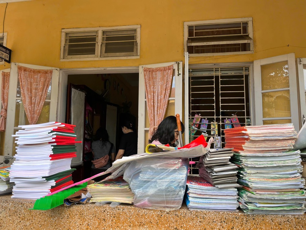 Huế huy động tổng lực các đơn vị đoàn thể hỗ trợ vệ sinh các trường học - Ảnh 1. Huế huy động tổng lực các đơn vị đoàn thể hỗ trợ vệ sinh các trường học - Ảnh 1.