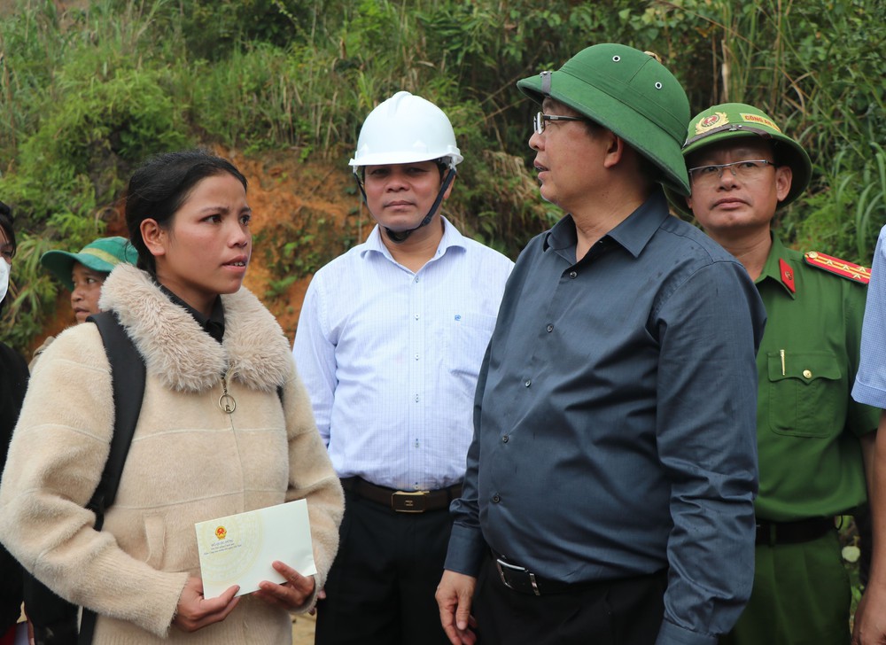 Phó Thủ tướng Hồ Quốc Dũng: Khẩn trương đưa lương thực, thực phẩm đến nơi bị cô lập - Ảnh 2.