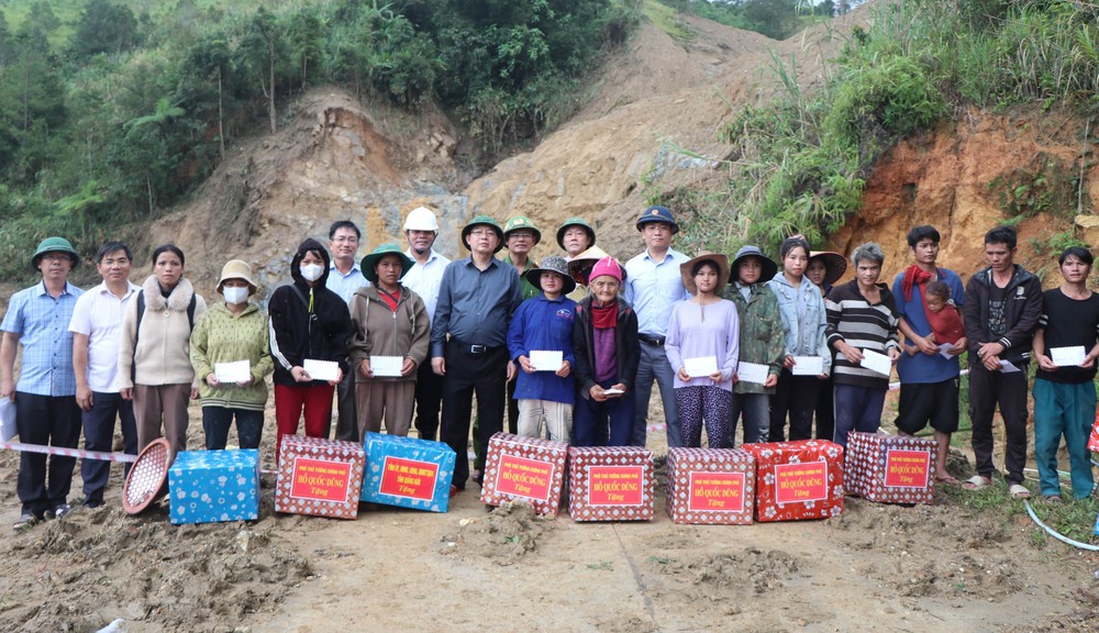 Phó Thủ tướng Hồ Quốc Dũng: Khẩn trương đưa lương thực, thực phẩm đến nơi bị cô lập - Ảnh 4.