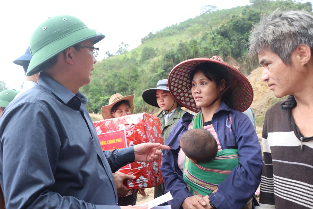 Phó Thủ tướng Hồ Quốc Dũng: Khẩn trương đưa lương thực, thực phẩm đến nơi bị cô lập - Ảnh 3.