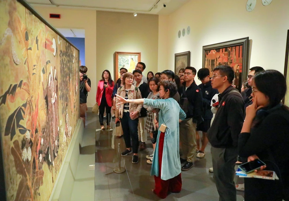 Trải nghiệm "Đêm bảo tàng" tại Bảo tàng Mỹ thuật Việt Nam - Ảnh 7. Trải nghiệm "Đêm bảo tàng" tại Bảo tàng Mỹ thuật Việt Nam - Ảnh 7.