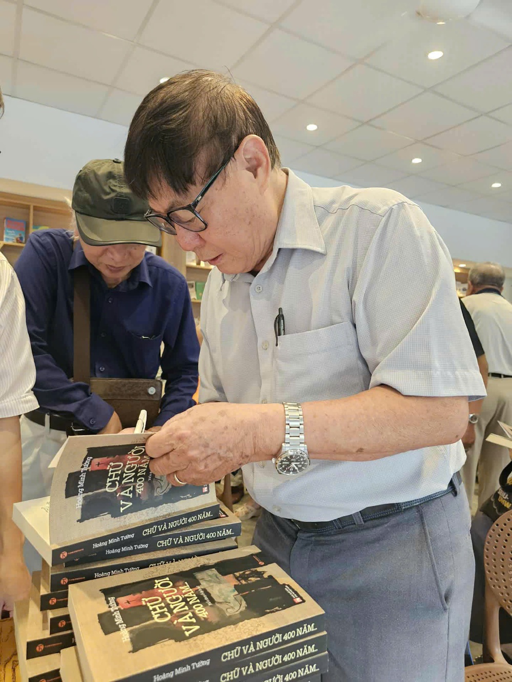 Tôn vinh chữ Quốc ngữ qua tiểu thuyết &quot;Chữ và người, 400 năm…&quot; của nhà văn Nguyễn Minh Tường - Ảnh 3.