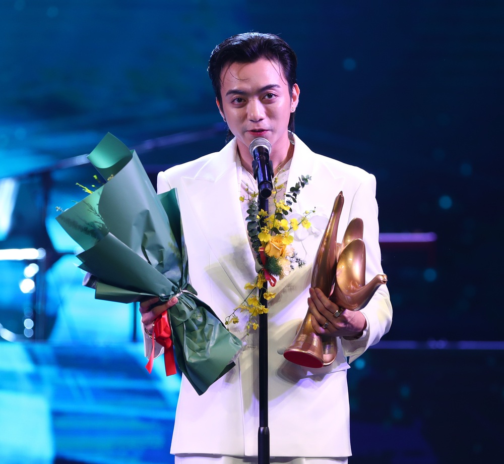 SOOBIN với &quot;All-rounder&quot; tại TP. HCM: Khép lại hành trình concert hoành tráng năm 2025 - Ảnh 4.