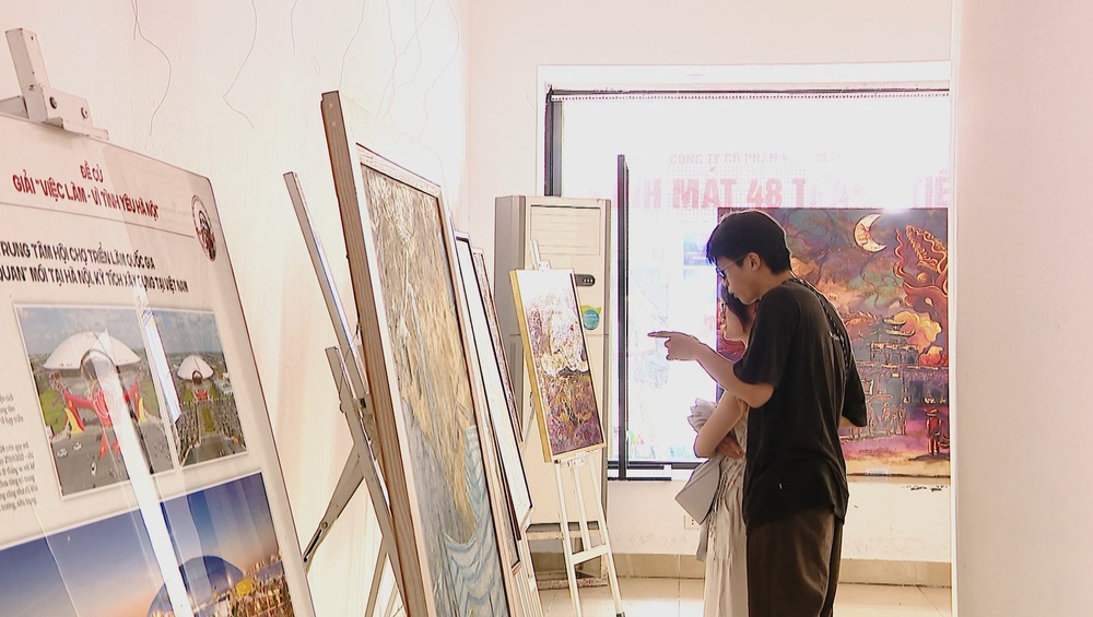 Triển lãm &quot;Bùi Xuân Phái - Vì tình yêu Hà Nội&quot;: Khi người trẻ thêm yêu và muốn cống hiến cho Thủ đô - Ảnh 2.