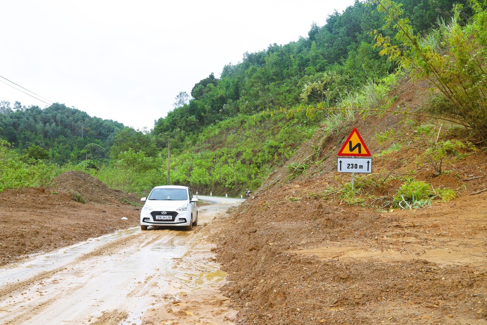 Ứng phó bão số 11: Triển khai đồng bộ các biện pháp ứng phó hình thái thiên tai kép - Ảnh 4.